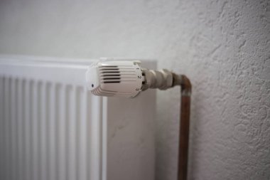 Radyatör, Isıtma katı yakıt, Radyatör Vanası açık 