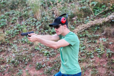 Polis profesyonel Ordusu Özel Kuvvetleri eğitim alanı hedefleyen 