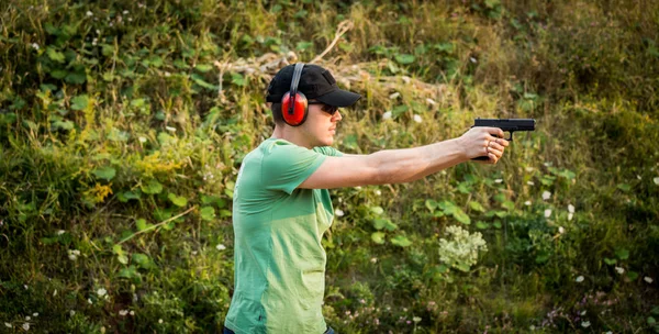 Bir esmer profesyonel polis katil özel ordu profili