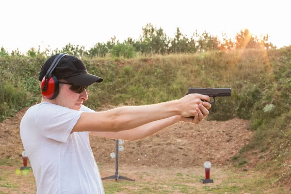 Genç polis memuru veya özel gizli servis ajanı th öldürmek istiyor