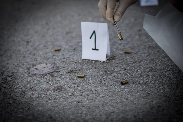 La escena del crimen, el asesinato, la investigación, los disparos de mangas sirven como e — Foto de Stock