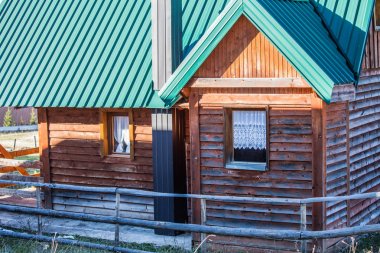 Ağaç evi, Noel ve yeni yıl için dekore edilmiş bulunan 