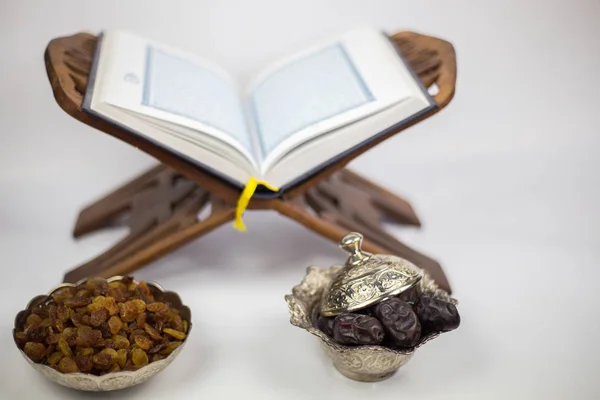 Comida Ramadán, comida tradicional de cultura musulmana para kareem ramadán — Foto de Stock