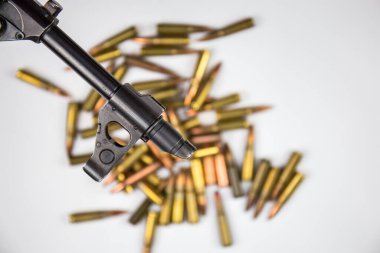 Cephane, tüfek mermisi, topçu, savaş için silah, savunma ve saldırı