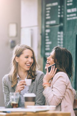 Kadınlar interacring birbirimizi 