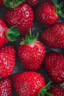 Taze ve parlak çileklerle yakın plan görüntüsü