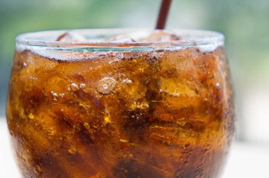 Alkolsüz içecekler, tatlı, susuzluk-su verme alkolsüz içecekler popüler.