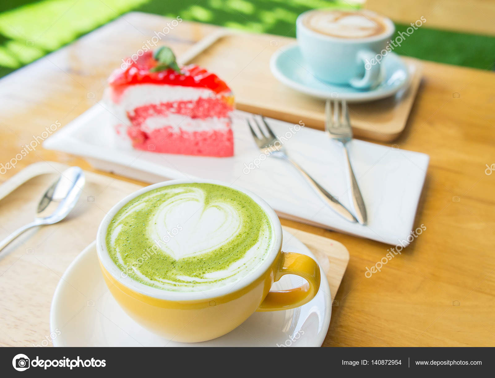 コーヒー カップ ケーキ ミルク トップ カフェ ビュー ケーキ チョコレート ホワイト ストック写真 C Aboutnuylove コーヒー カップ ケーキ ミルク トップ カフェ ビュー ケーキ チョコレート ホワイト ストック写真 C Aboutnuylove