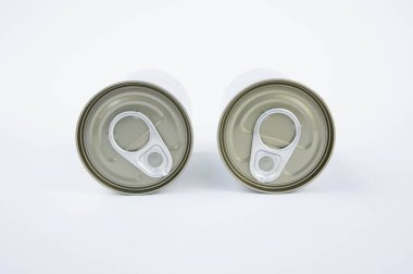 Babamızla kapak, kutular beyaz arka plan, ambalaj kutular, teneke kutu kolay açık biter içecek ve gıda ambalaj teneke kaplar, kimyasallar için.