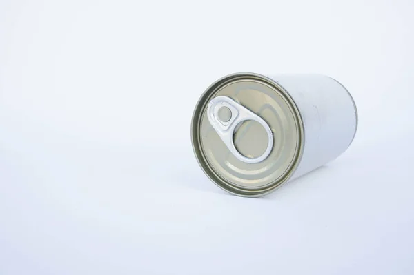 易拉罐盖包装罐、 饮料罐头易开盖 — 图库照片