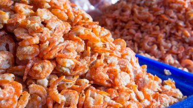 Küçük kurutulmuş kurutulmuş karides. Yetişmek için sipariş ve bir madde gıda olarak kullanılan. Nefis tuzlu tadı