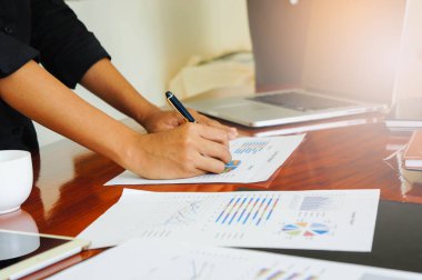 İş toplantıları, belgeler, satış analiz, analiz sonuçları