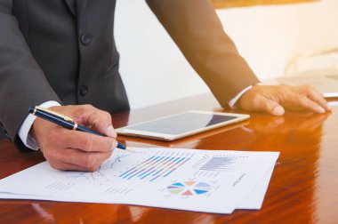 İş toplantıları, belgeler, satış analiz, analiz sonuçları