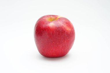 Beyaz arka plan stili üzerinde kırmızı elma