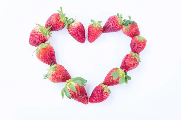 Fresa Sobre Fondo Blanco Fruta Sana Cordial Útil Deliciosa — Foto de Stock