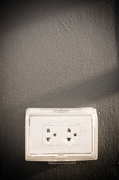 plug the device used to connect electrical signals to electrical appliances.