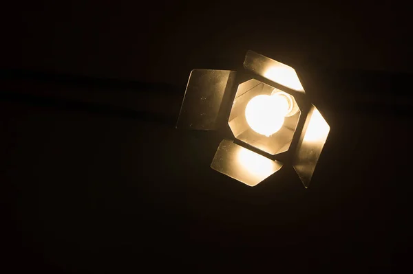 Light bulbs In the storage room at night — Stock Photo, Image