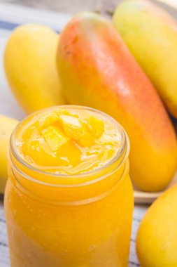 Mango smoothie, mango suyu, meyve yüzlü