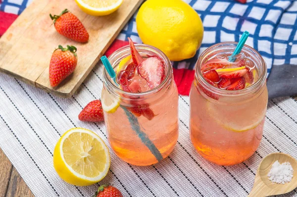 Limonade de fraise jus de fruits soda — Photo