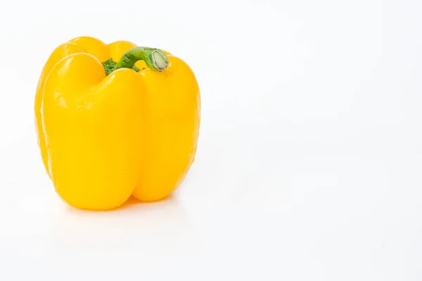 흰색 배경, 원시 야채에에서 고립 된 달콤한 고추 — 스톡 사진