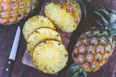 ahşap masa, ananas meyve meyve yaz