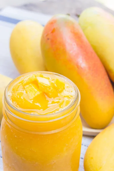 Mango fruit , mango smoothies beverage fruit mango — Stock Photo, Image