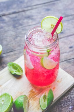 Kırmızı kireç Soda Soda İçecek A kırmızı nektar, tuz, limon karışımı