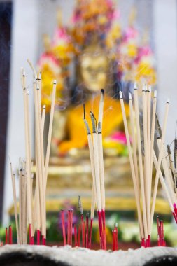 Buda resim, bir tencerede tütsü. İnanç, inanç, bereket, servet Budizm.