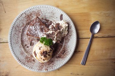 dondurma vanilya çikolatalı pasta krem lezzetli tatlı whippin 