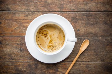 Kahve Saati, ahşap masa, kahve molası zamanında anında beyaz kahve 