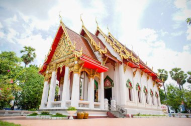 WAT Tay tapınak klasik Tayland stil, kutsal siteleri vardır Budistler inanç