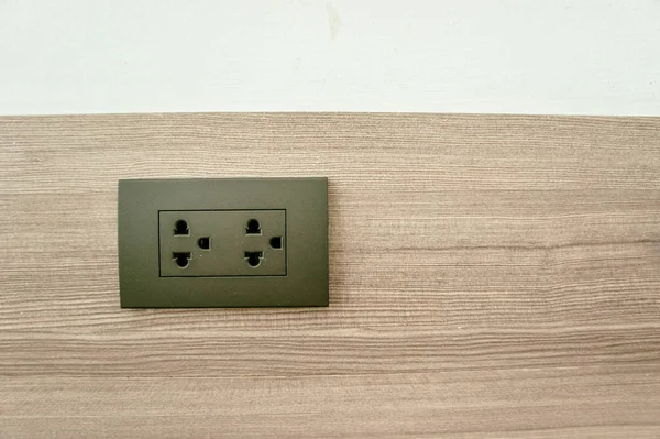 evde, elektrik bağlanır ekipman duvardaki prize düğmeye