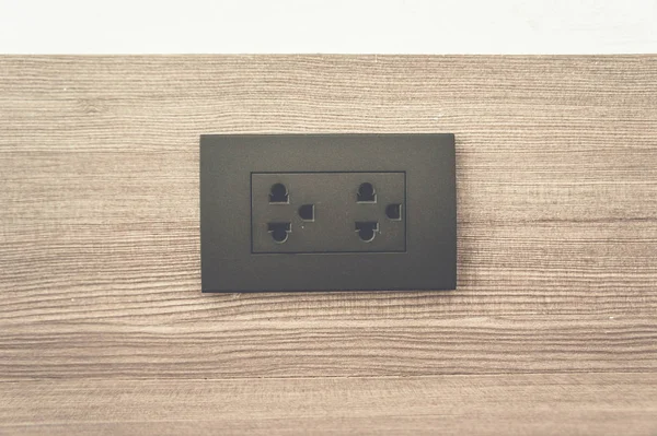 evde, elektrik bağlanır ekipman duvardaki prize düğmeye