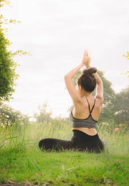 kadın pratik yoga gün dinlenmek doğa