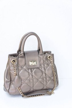 Beyaz arka plan kadın moda çantalar üzerinde kadın çanta moda stil tadına belirtmek için bir eğilim var.