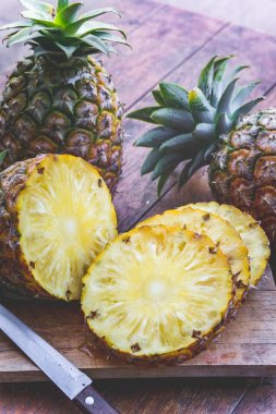 ahşap masa, ananas meyve meyve yaz