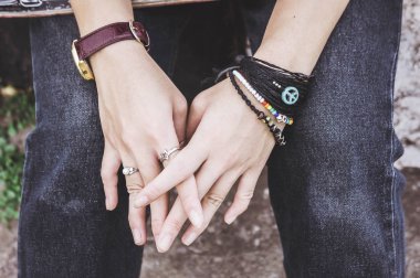 Tarzı kız kaykay, spor ayakkabı jeans tarzı takı giyinme 