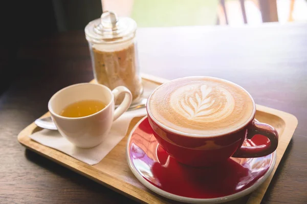Latte Art Rood Koffiekopje Ochtend Tijd — Stockfoto