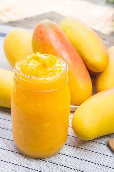 Mango smoothie, mango suyu, meyve yüzlü