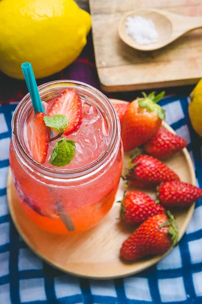 Jus Fraise Jus Citron Mélangé Avec Soda Ajouter Saveur Améliorer — Photo