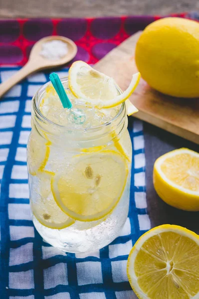Lemon juice, soda, lemon juice, soda, salt or honey help quench thirst. Is a herbal sweeten