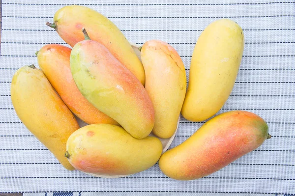Mango frukt, frukt på sommaren picec av gul söt mango frukt — Stockfoto