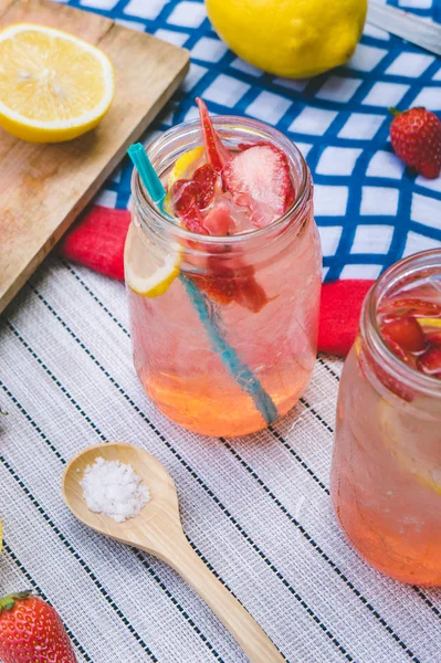 Jus Fraise Jus Citron Mélangé Avec Soda Ajouter Saveur Améliorer — Photo