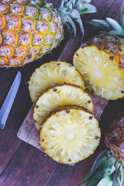 Frutta Ananas Sul Tavolo Legno — Foto Stock