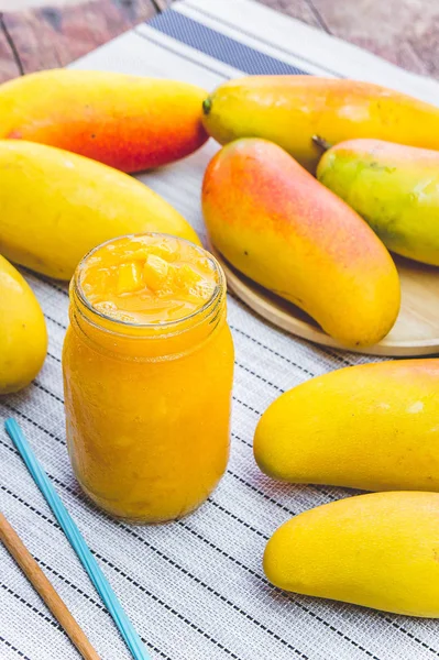 Mango fruit , mango smoothies beverage fruit mango — Stock Photo, Image