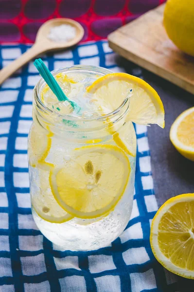 Lemon juice, soda, lemon juice, soda, salt or honey help quench thirst. Is a herbal sweeten