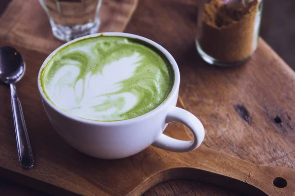 Groene Thee Warm Drankje Latte Witte Cup Houten Tafel Aroma — Stockfoto