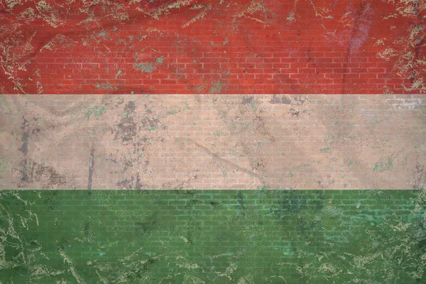 Винтажная текстура флага Венгрии на кирпичной стене — стоковое фото