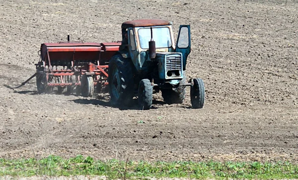 Tarım, eski traktör sorunları — Stok fotoğraf