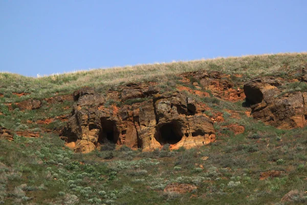 Höhlen primitiver Menschen oder Menschenaffen — Stockfoto
